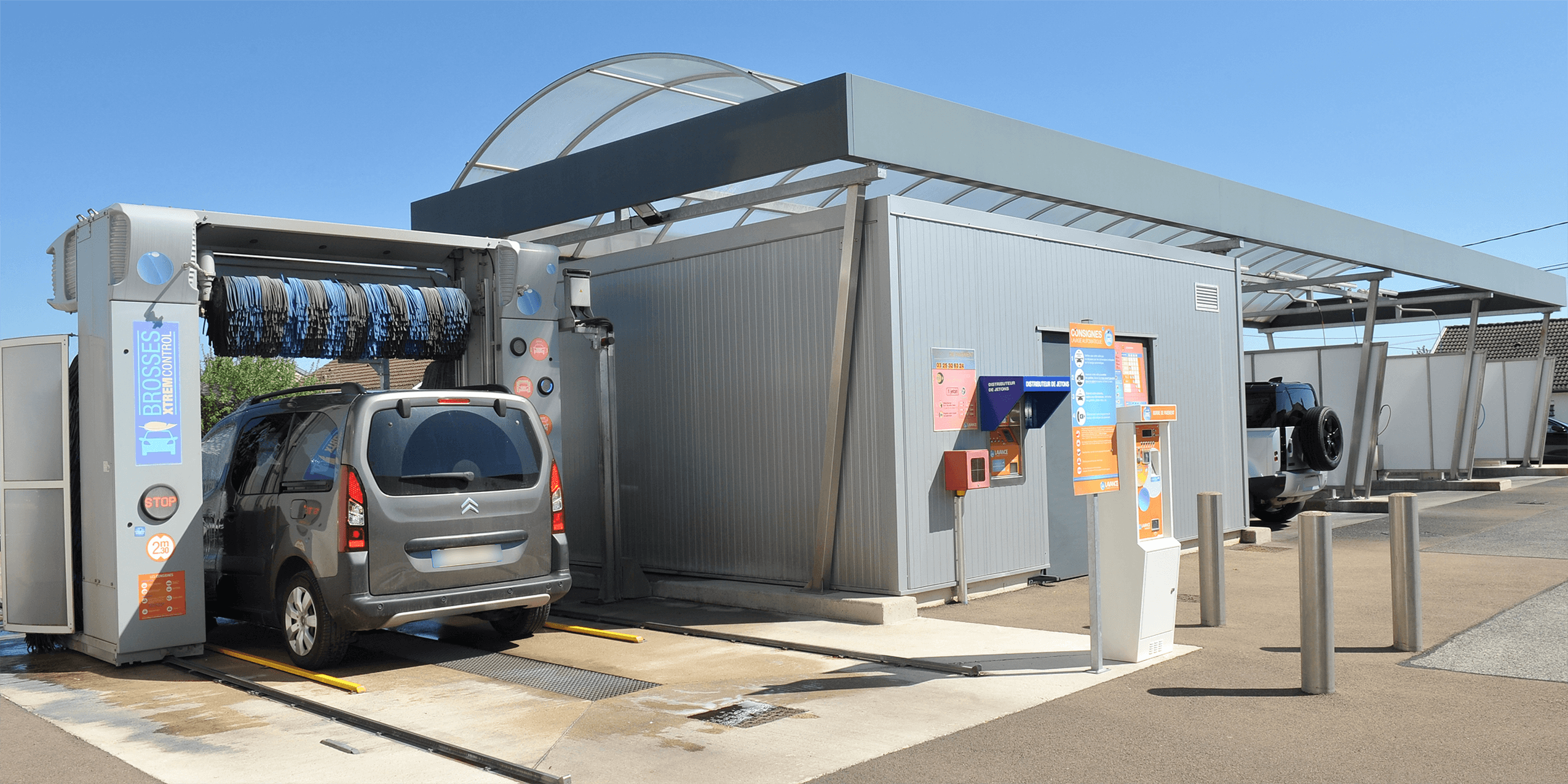 Portique de lavage automobile automatique station Hydroflash chaumont avenue de la république CIC brosses mousse antirayures